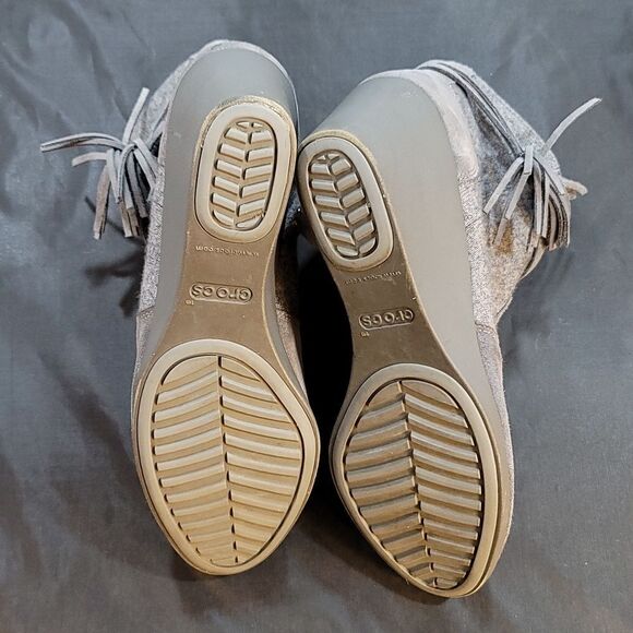 CROCS LEIGH SUEDE MIX WOMEN'S BOOTIE - Picture 12 of 14